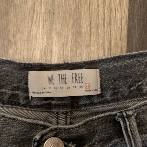 Free‎ People/We the Free Loving Goid Vivrations denim shorts in black. Worn 4x - Picture 9 of 10